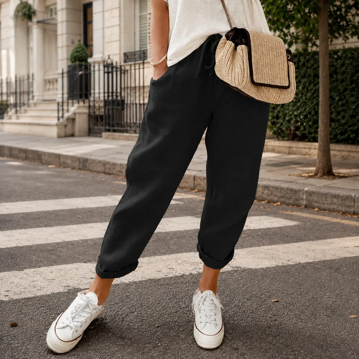 Dahlia-Mae Relaxed Pants in Black